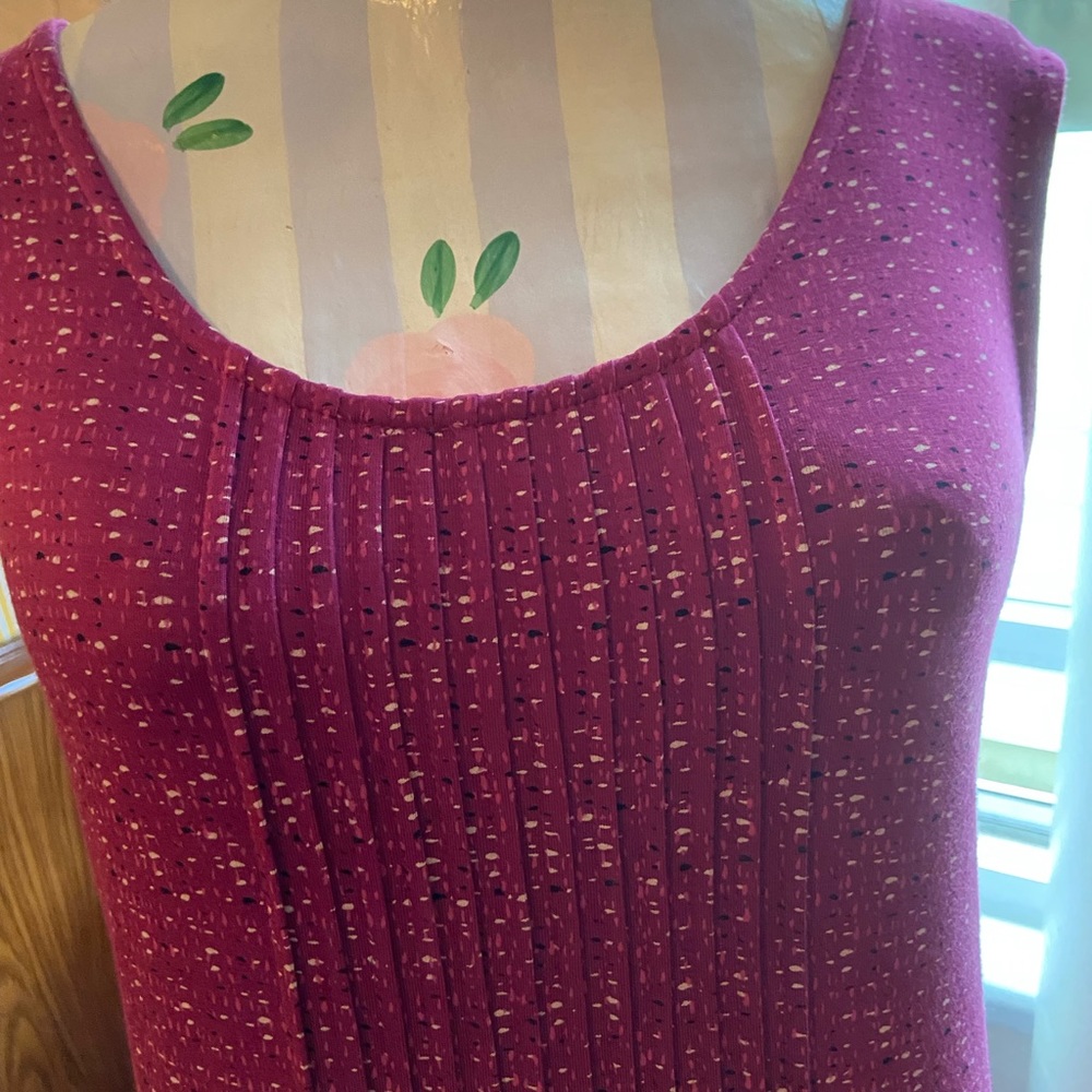 Sleeveless, mid length casual dress. No tags.